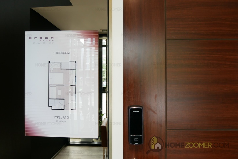 Brown Condo phaholyothin 67