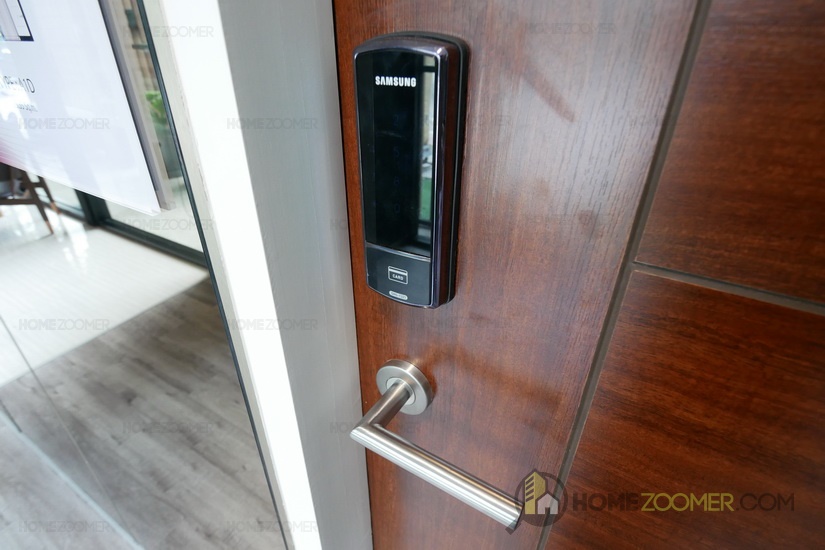 Brown Condo phaholyothin 67