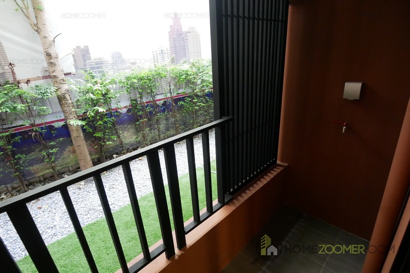 Brown Condo phaholyothin 67