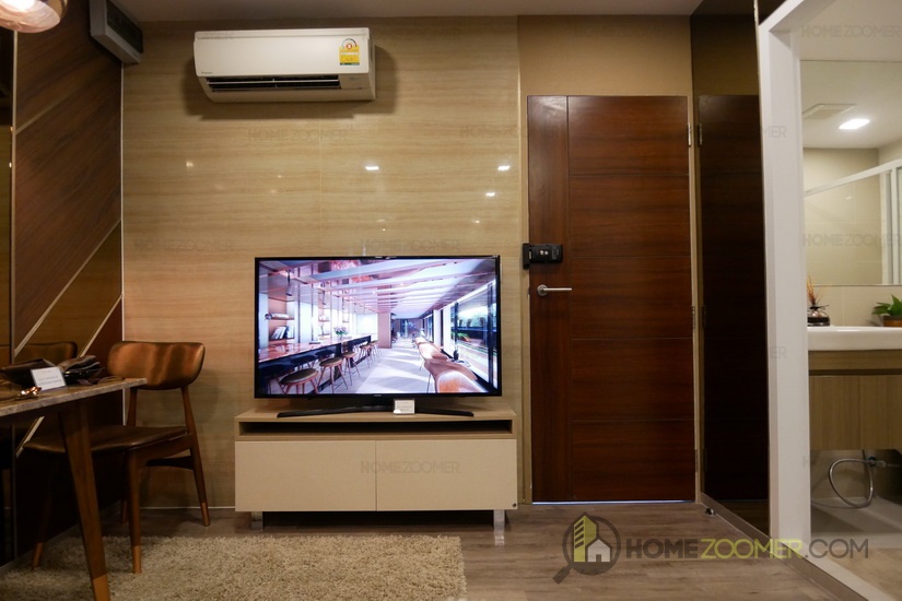 Brown Condo phaholyothin 67