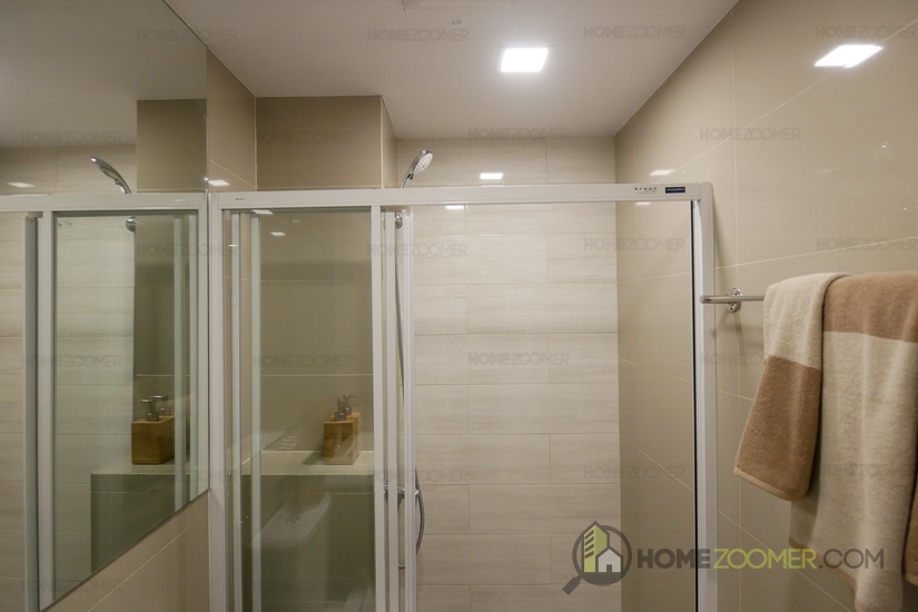 Brown Condo phaholyothin 67