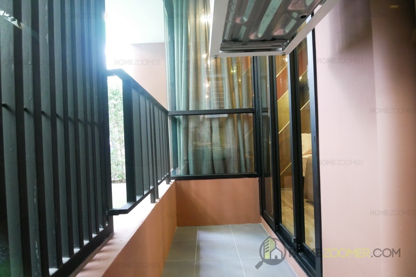 Brown Condo phaholyothin 67