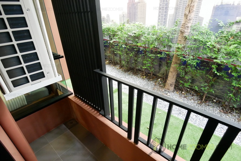 Brown Condo phaholyothin 67
