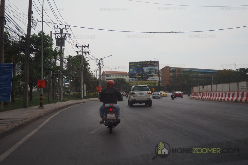 Brown Condo phaholyothin 67