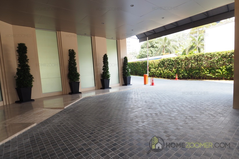 THE DIPLOMAT SATHORN