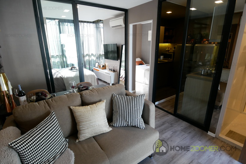 BROWN CONDO HUAI KHWANG