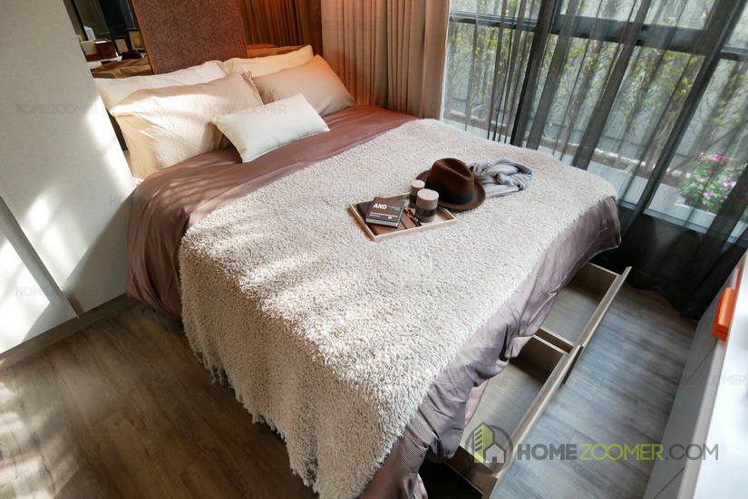 BROWN CONDO HUAI KHWANG