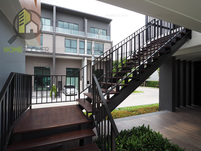 Baan Klang Mueng Viphawadi 
