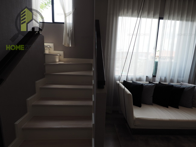 Baan Klang Mueng Viphawadi 