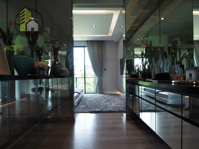 Baan Klang Mueng Viphawadi 