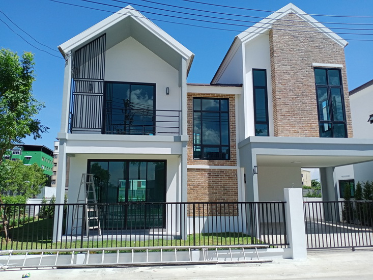 เดอะ ไฮฟ์ โรจนะ 